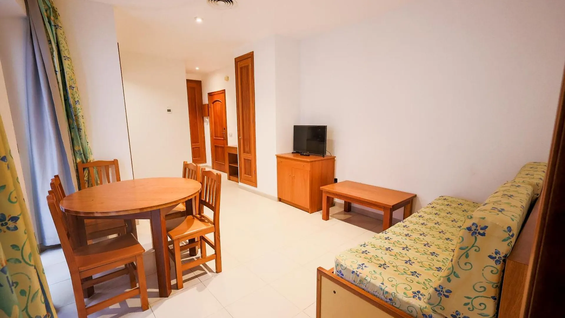 Lägenhet Apartamentos Royal Lloret de Mar