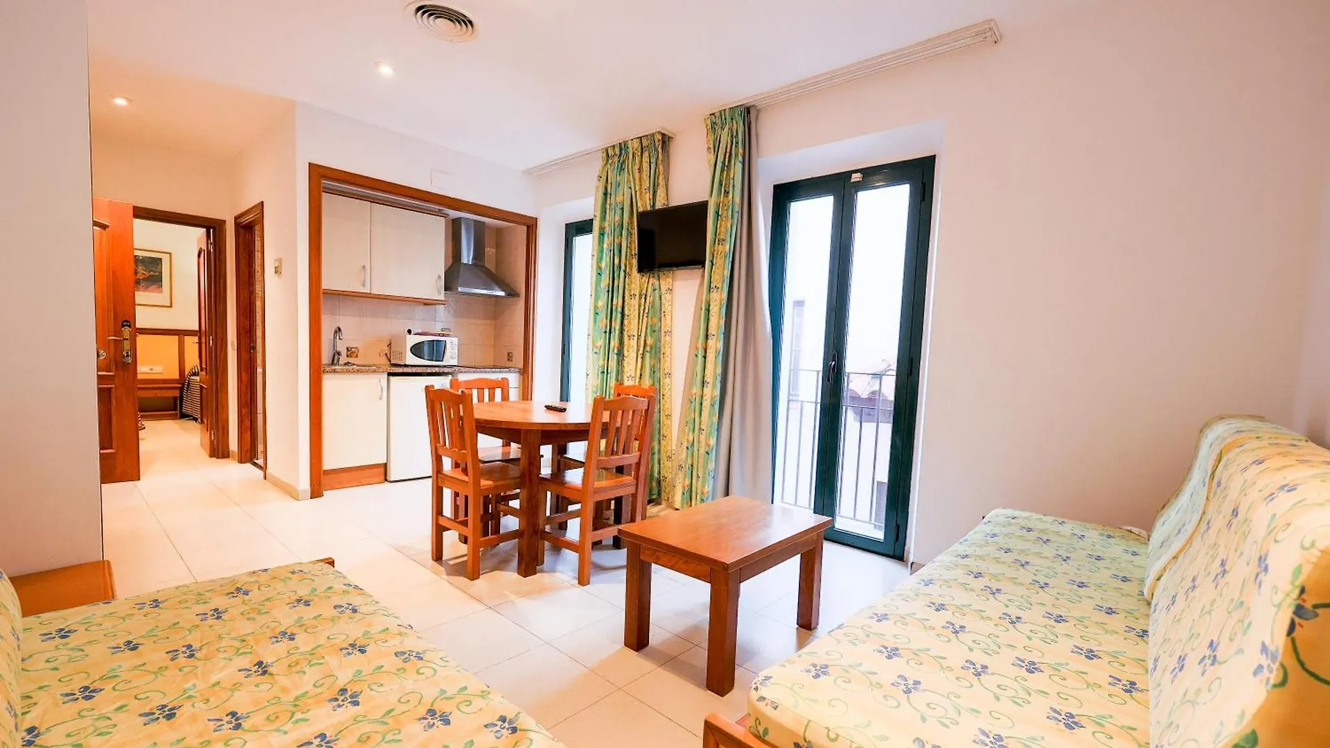 Apartamentos Royal Lloret de Mar
