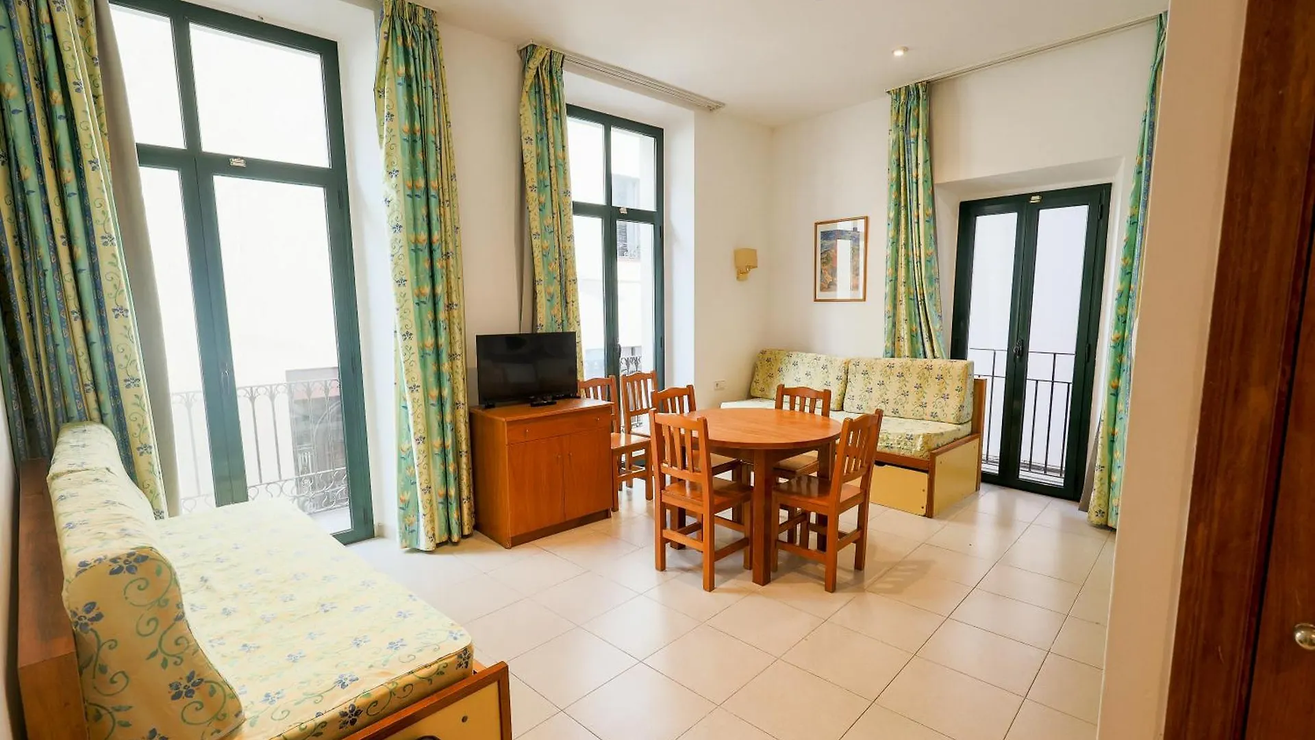 Apartamentos Royal Lloret de Mar